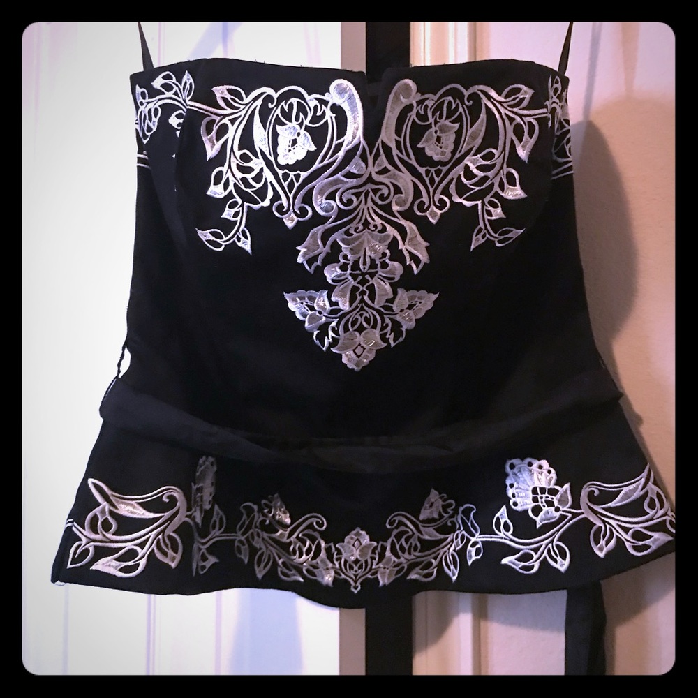 White House Black Market Haulter Top NWT